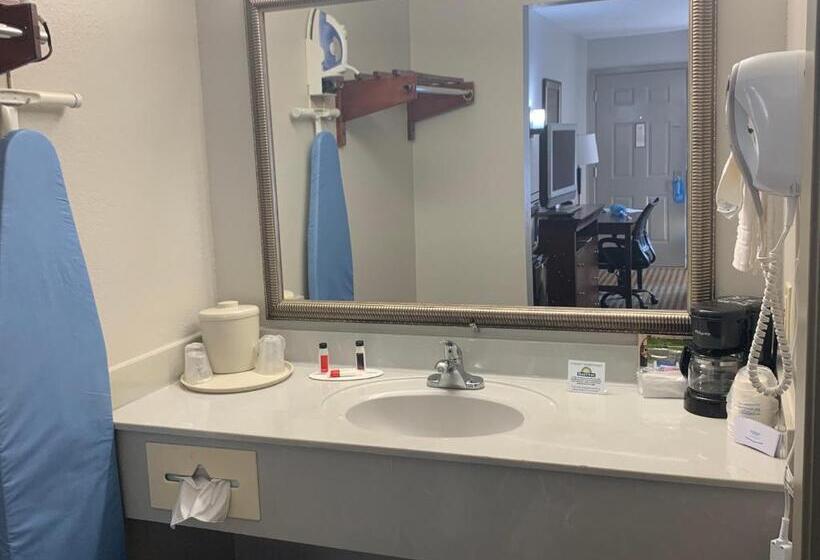 هتل Days Inn By Wyndham Ocean Springs