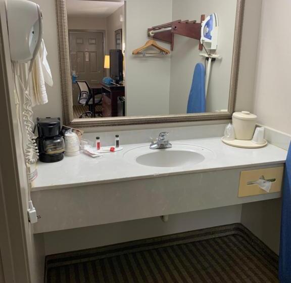 هتل Days Inn By Wyndham Ocean Springs