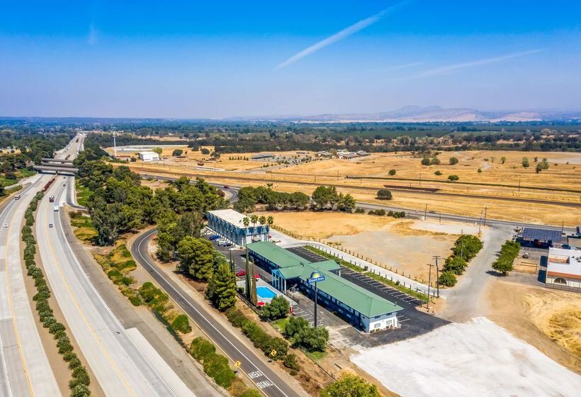 בית מלון כפרי Days Inn By Wyndham Red Bluff