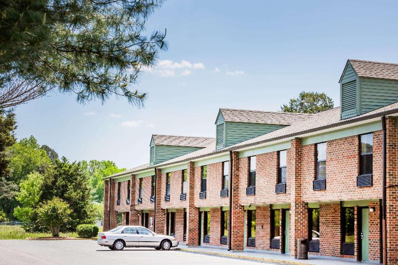 בית מלון כפרי Days Inn By Wyndham Tappahannock