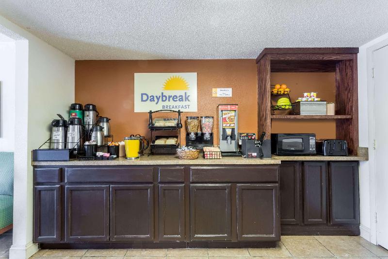 בית מלון כפרי Days Inn By Wyndham Tappahannock