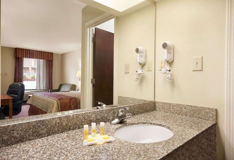 호텔 Days Inn By Wyndham Weldon Roanoke Rapids