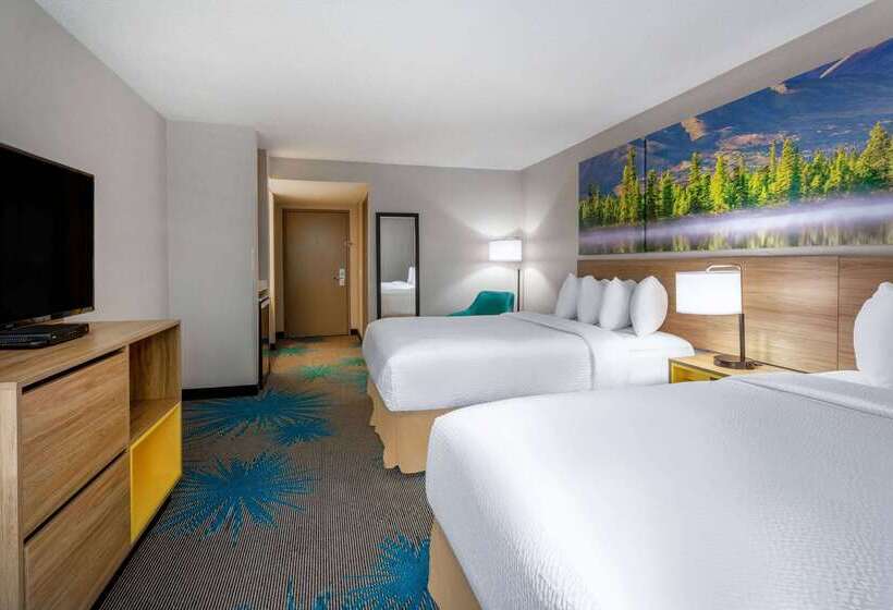 هتل Days Inn & Suites By Wyndham Denver International Airport