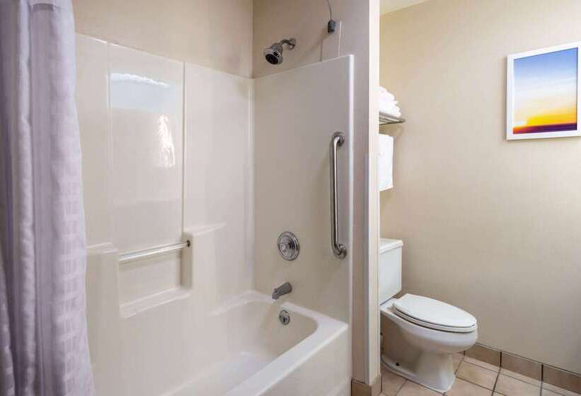 هتل Days Inn & Suites By Wyndham Madison