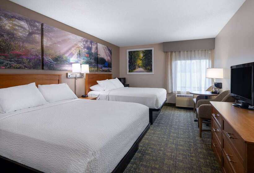 هتل Days Inn & Suites By Wyndham Madison