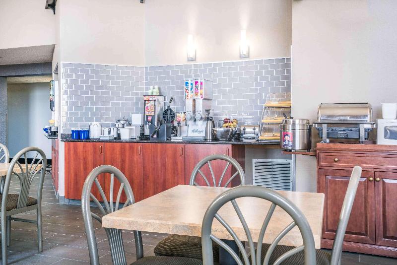 هتل Days Inn & Suites By Wyndham Wausau