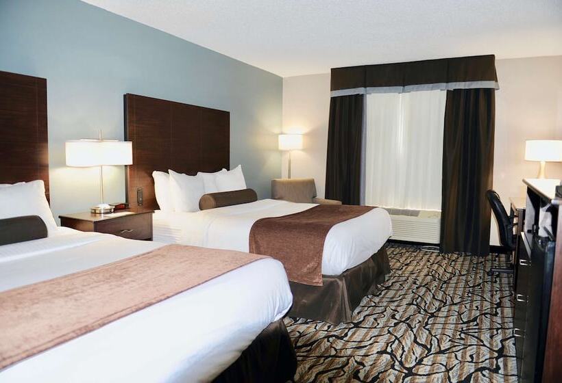 هتل Days Inn & Suites By Wyndham Wausau
