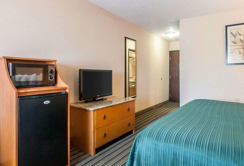 בית מלון כפרי Econo Lodge Inn & Suites