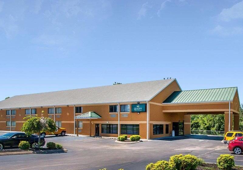 בית מלון כפרי Econo Lodge Inn & Suites