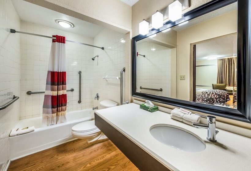 בית מלון כפרי Red Roof Inn & Suites Wapakoneta