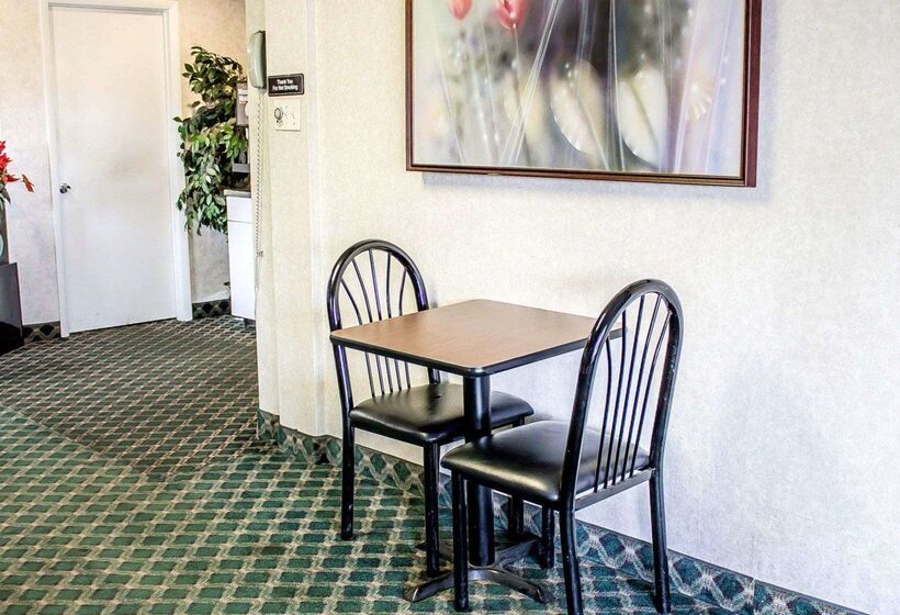호텔 Rodeway Inn Moosic  Scranton