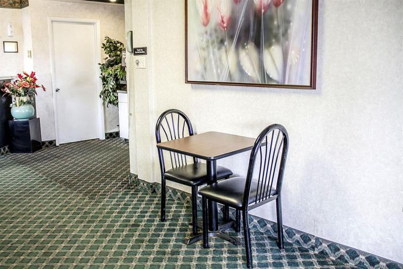 호텔 Rodeway Inn Moosic  Scranton