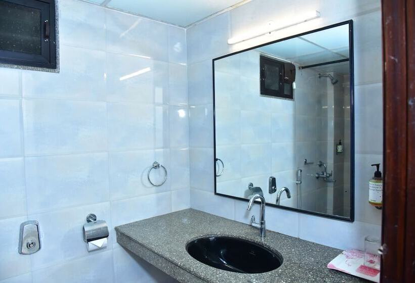 هتل Krishna Seacoin