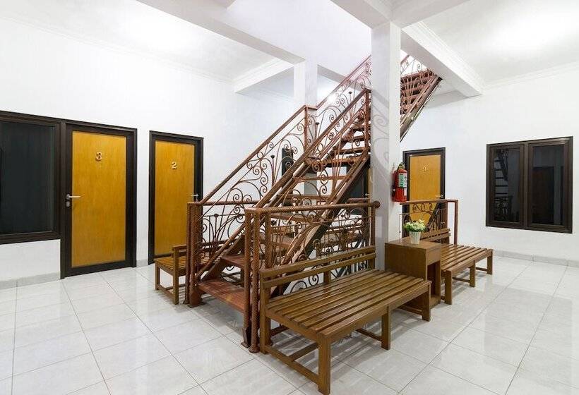 هتل Penginapan Rb Syariah By Oyo Rooms