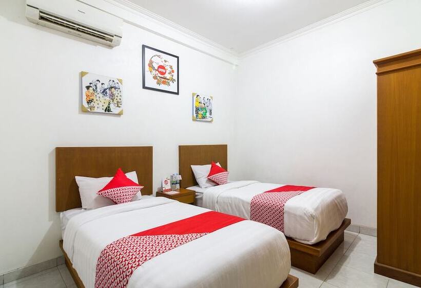 هتل Penginapan Rb Syariah By Oyo Rooms