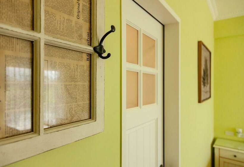 پانسیون Deja Vu B&b