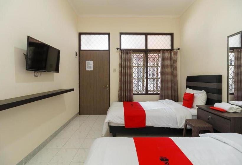 پانسیون Reddoorz@ Cangkring Street Cirebon