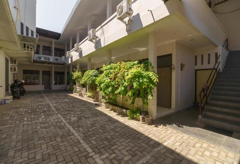 پانسیون Reddoorz@ Cangkring Street Cirebon