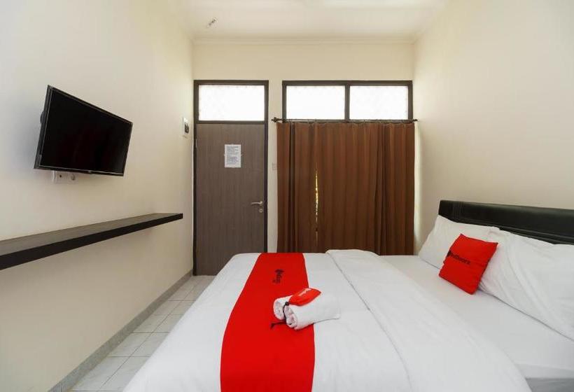 پانسیون Reddoorz@ Cangkring Street Cirebon