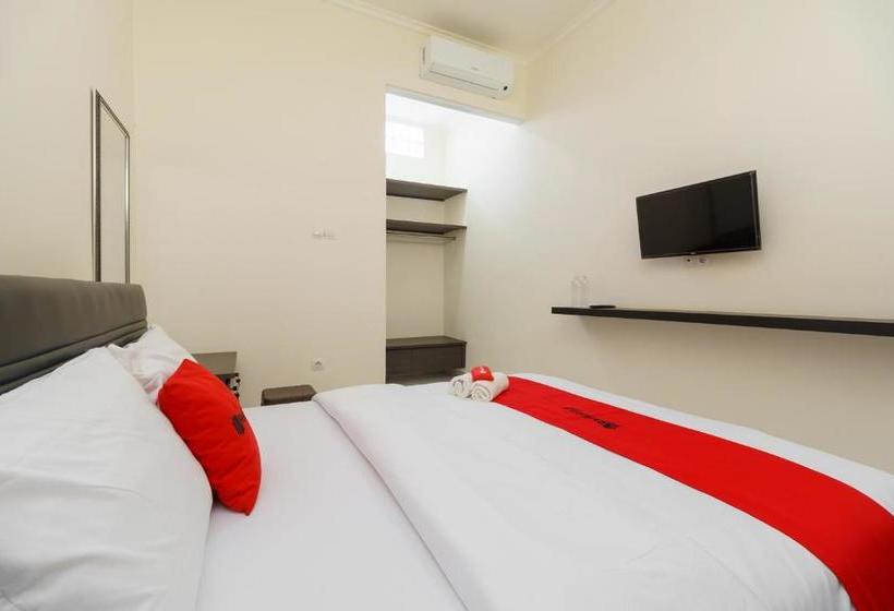پانسیون Reddoorz@ Cangkring Street Cirebon