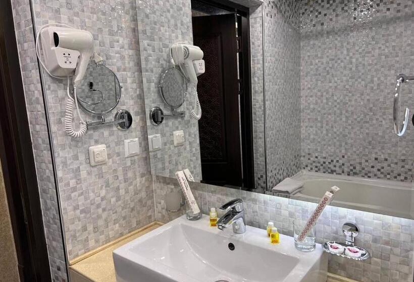 فندق Orient Star Varahsha