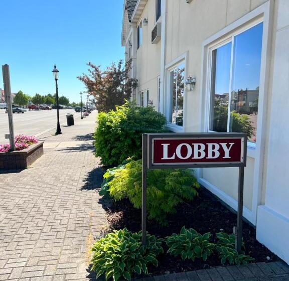 هتل Court Plaza Inn & Suites Of Mackinaw