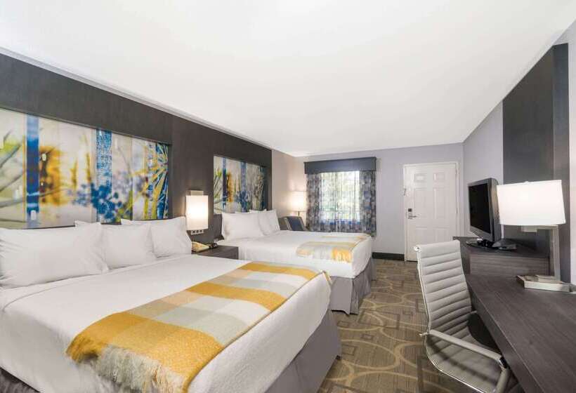 호텔 Days Inn By Wyndham Asheville Downtown North