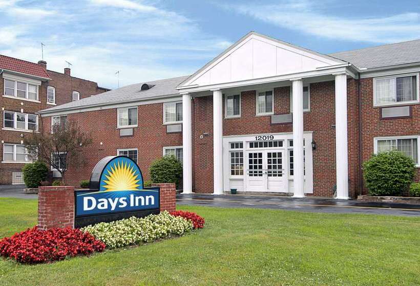 هتل Days Inn By Wyndham Cleveland Lakewood