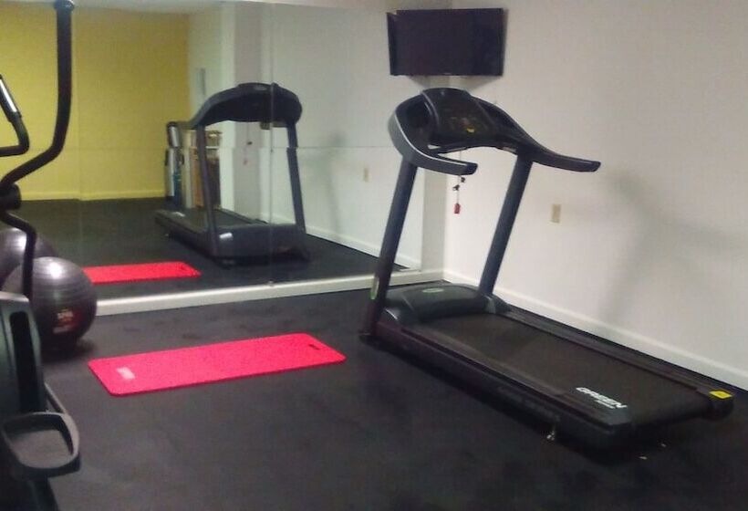 هتل Days Inn By Wyndham Cleveland Lakewood