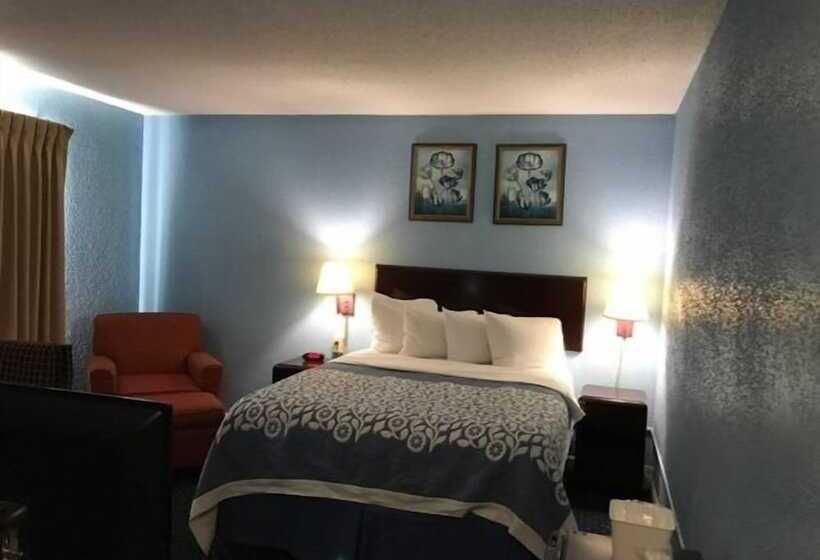 هتل Days Inn By Wyndham Cleveland Lakewood