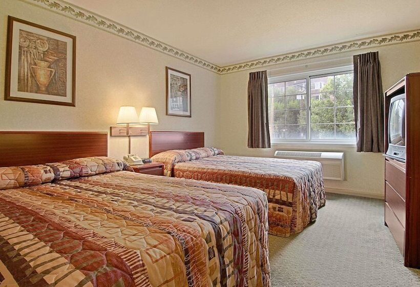 هتل Days Inn By Wyndham Cleveland Lakewood