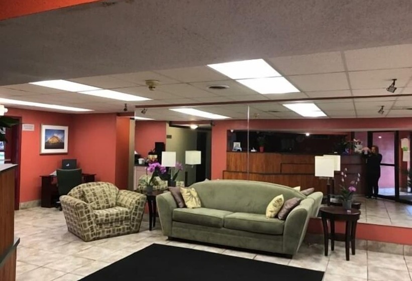 هتل Days Inn By Wyndham Cleveland Lakewood