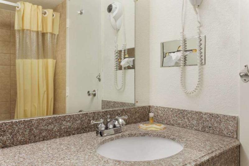호텔 Days Inn By Wyndham Conneaut