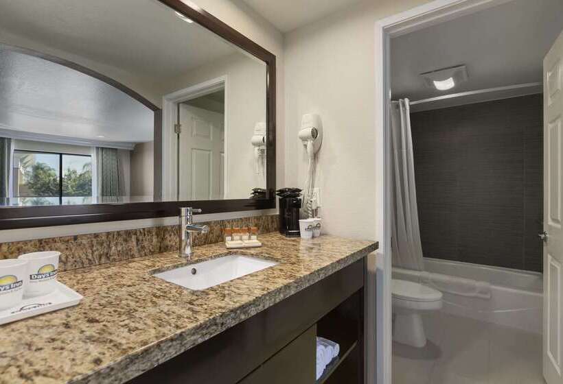 فندق Days Inn By Wyndham Downey