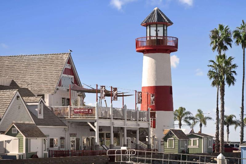 هتل Days Inn By Wyndham Oceanside