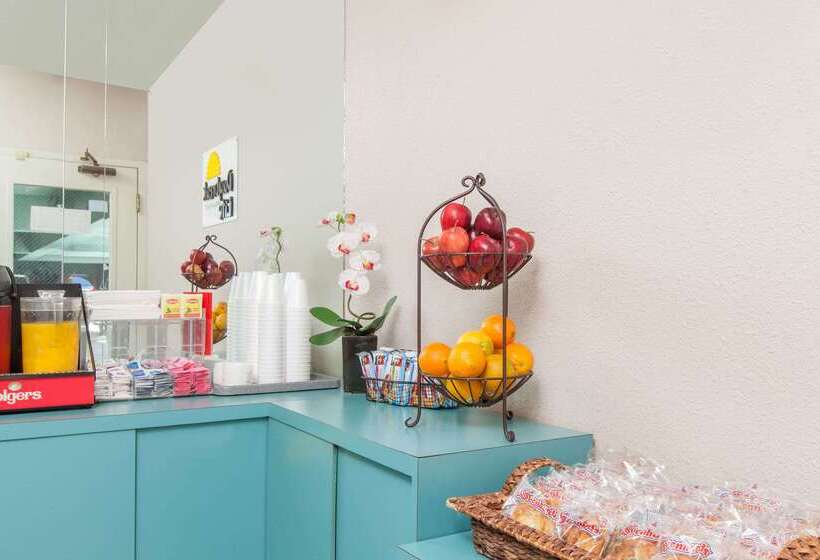 בית מלון כפרי Days Inn By Wyndham San Francisco S/oyster Point Airport