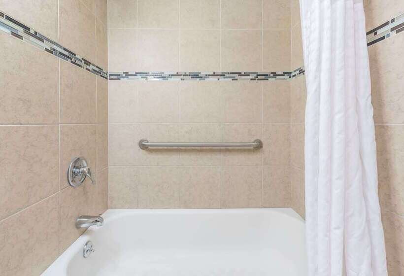 هتل Days Inn By Wyndham South Fort Worth