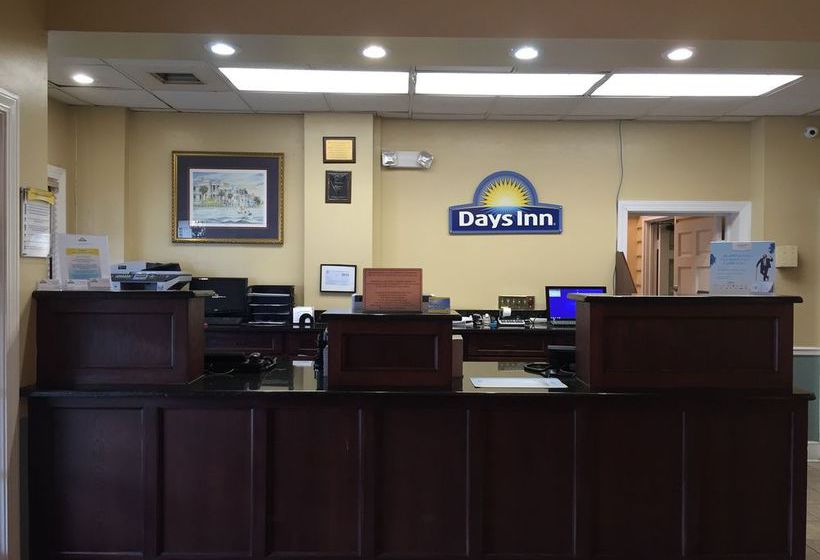 هتل Days Inn By Wyndham Charleston Historic District