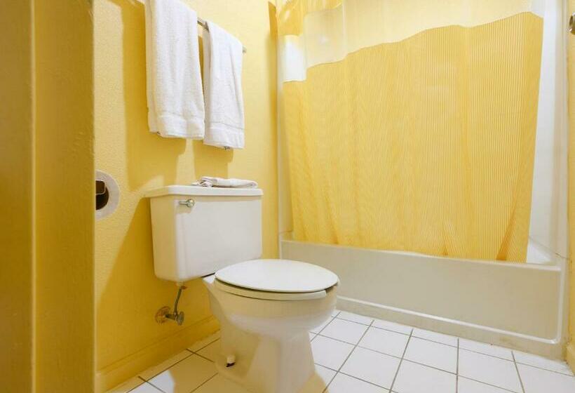 בית מלון כפרי Days Inn Williamston