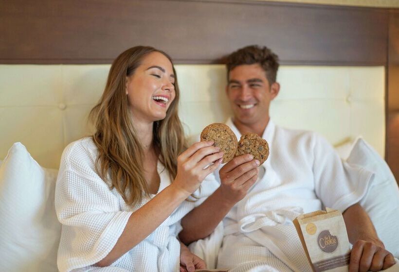 Doubletree By Hilton Hotel Alana   Waikiki Beach