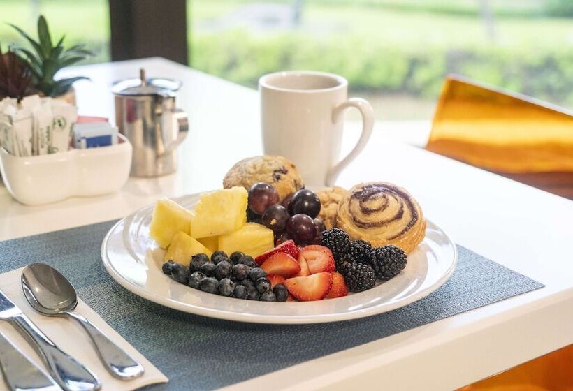 Doubletree By Hilton Hotel Alana   Waikiki Beach