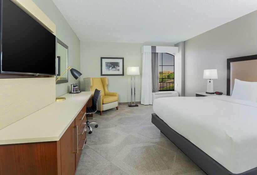 Отель Doubletree By Hilton Austin University Area