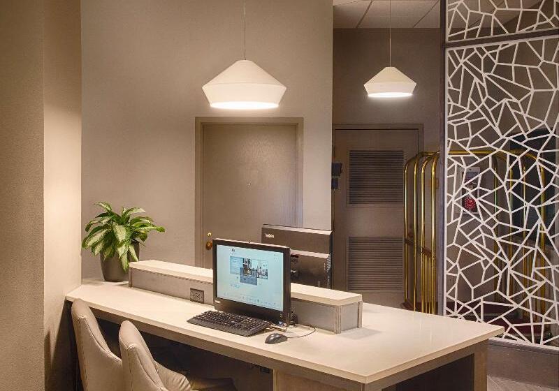 Отель Doubletree By Hilton Denver Westminster