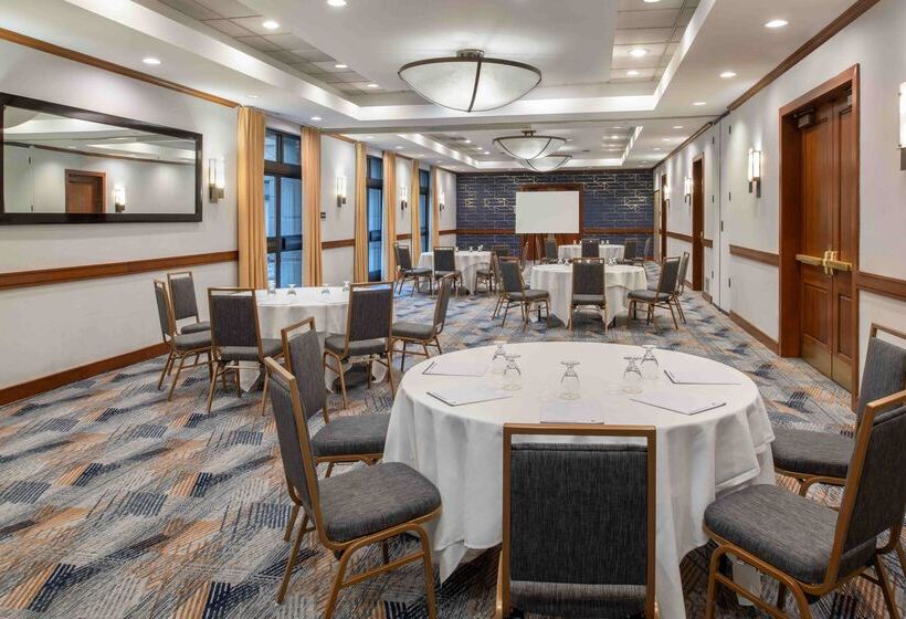 هتل Doubletree By Hilton  San Francisco Airport