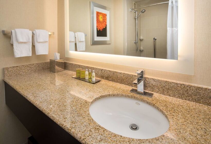 هتل Doubletree By Hilton  San Francisco Airport