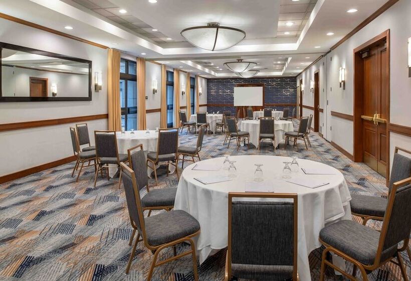 هتل Doubletree By Hilton  San Francisco Airport