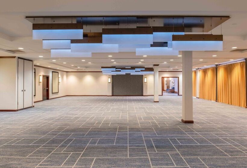 هتل Doubletree By Hilton  San Francisco Airport