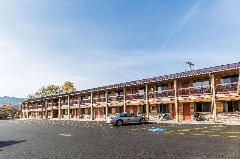 فندق Econo Lodge Inn & Suites Kalispell   Glacier National Park Gateway