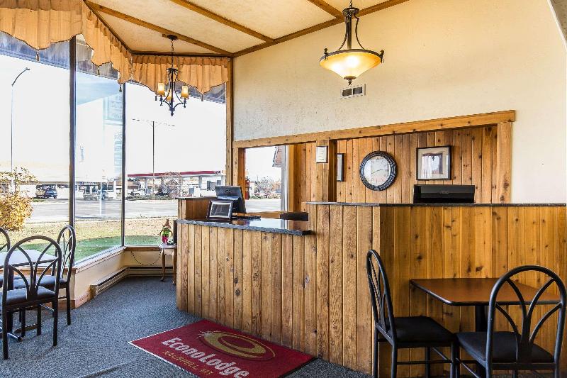فندق Econo Lodge Inn & Suites Kalispell   Glacier National Park Gateway