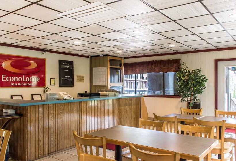 ホテル Econo Lodge Inn & Suites Lake Harmony   Pocono Mountains Area